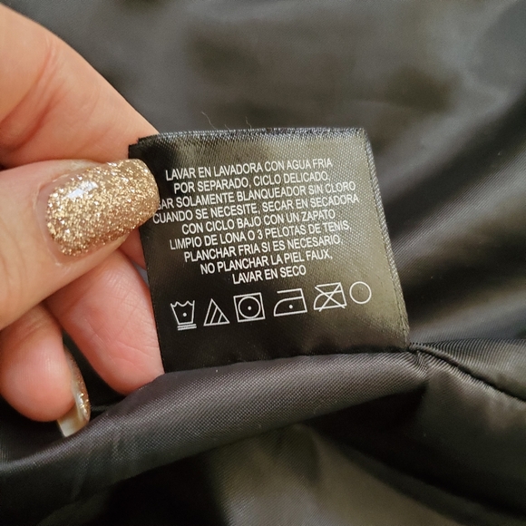 Tahari Black Down Puffer Jacket with Faux Fur Trim Women's Sz medium - Picture 6 of 12